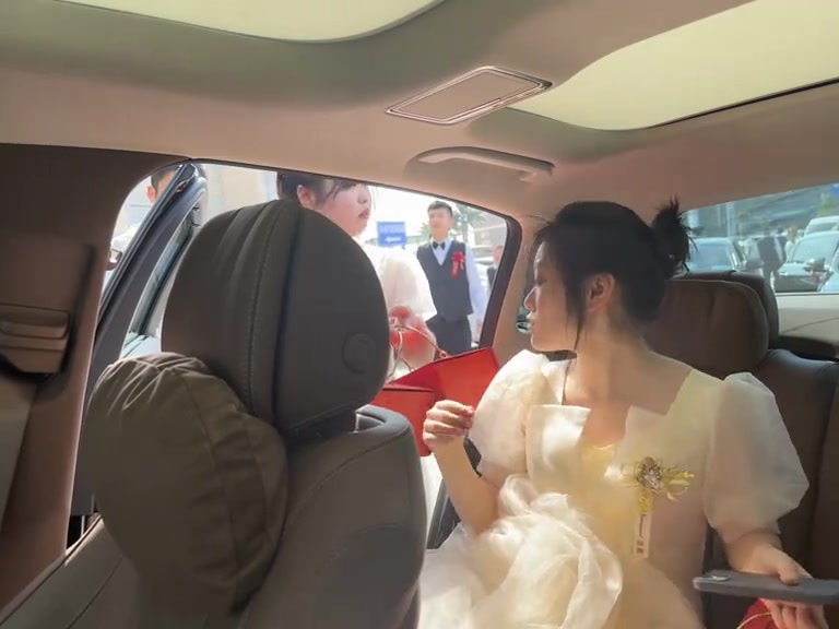 看到这么落落大方的伴娘，一整天的心情都好了