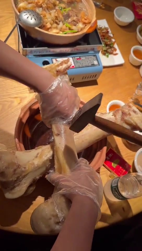 敲轻一点，不要把本店的股东敲散架了！
