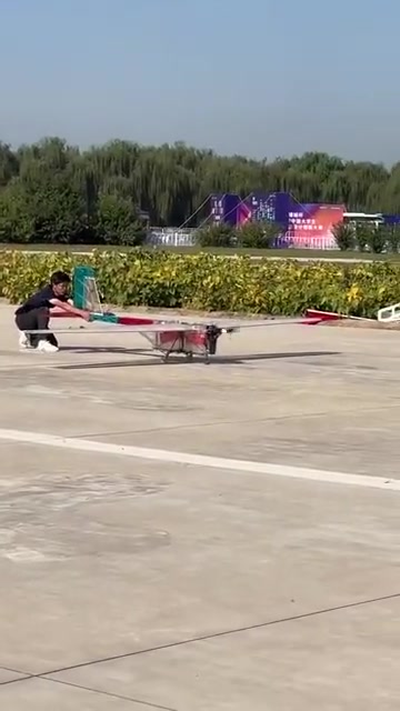 两箱矿泉水，那可是好几十斤的