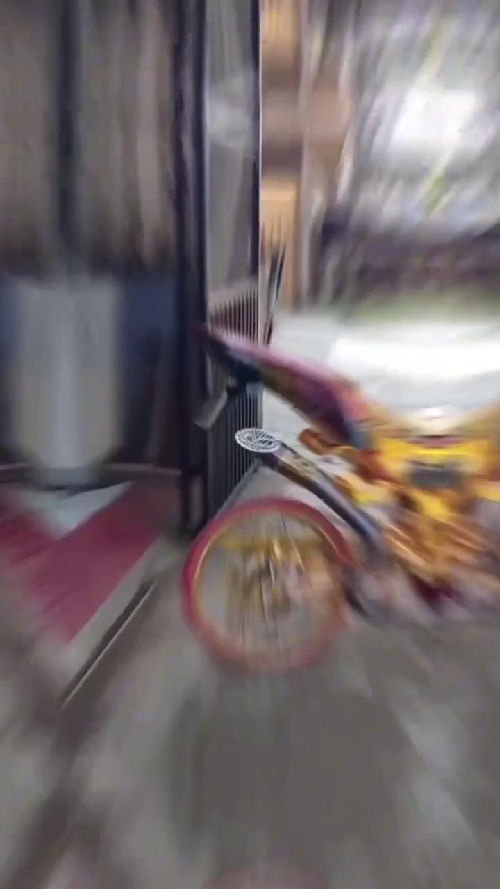太潮了，坐这车我怕得风湿