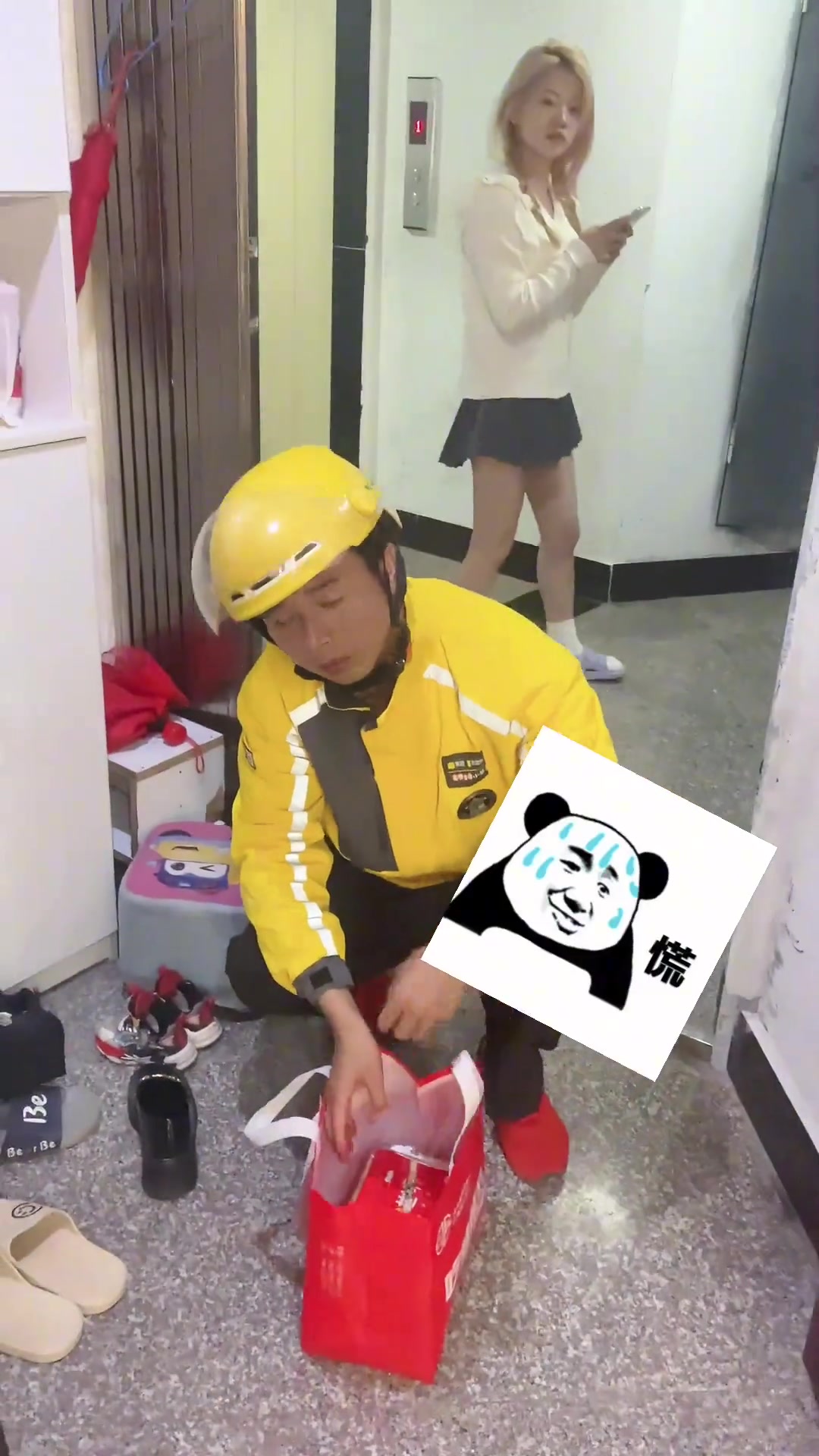 自从老弟当了外卖员，我的外卖到我手上就只有一半…