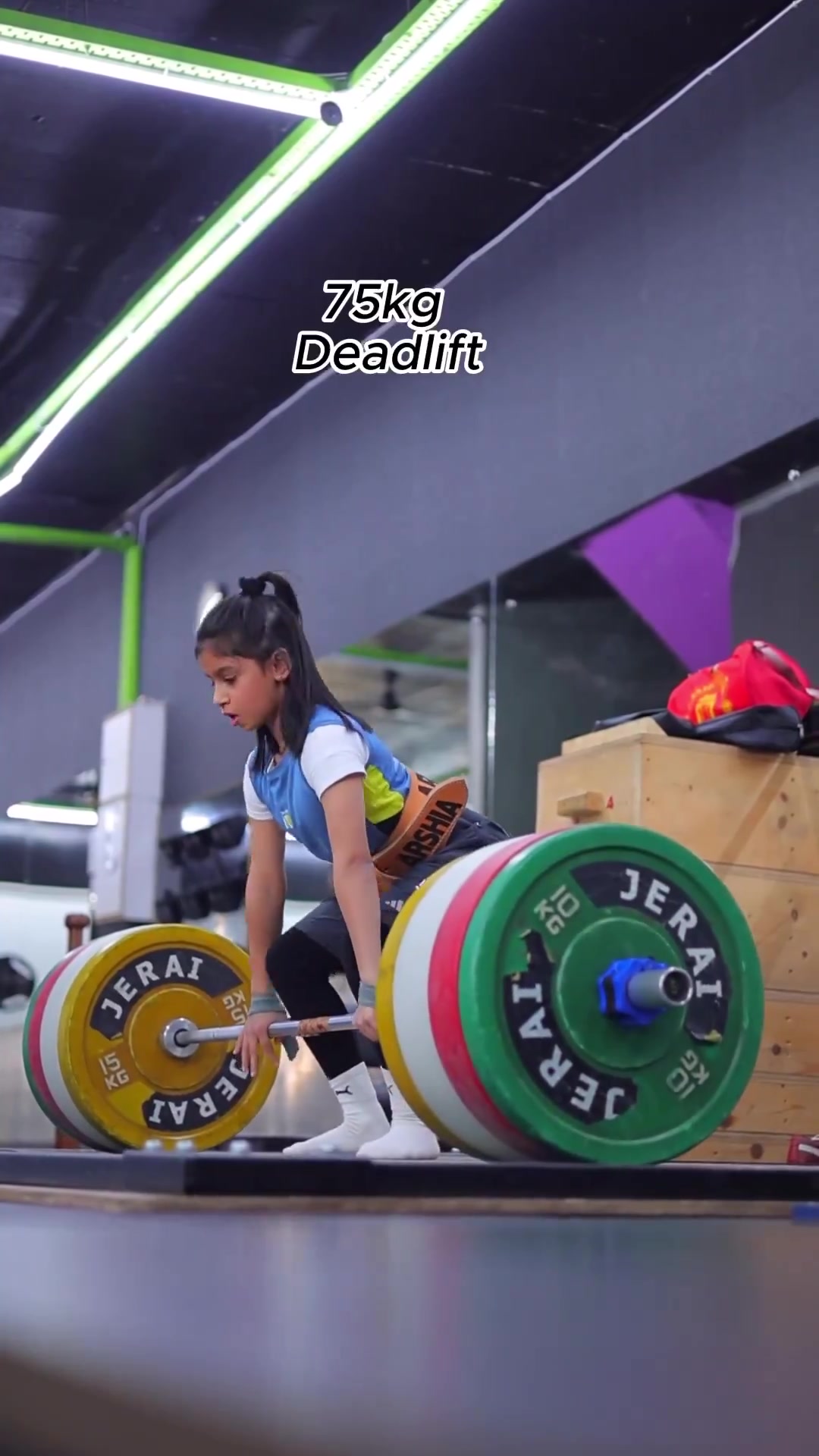 女孩九岁硬拉75公斤！！！