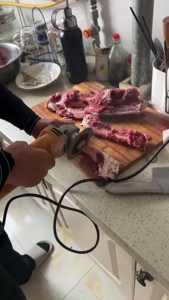 还笑呢！这么危险操作！