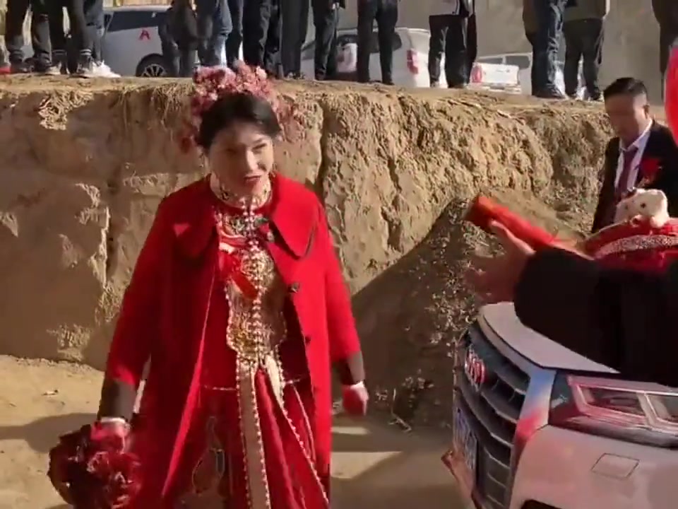这是来抢压寨大王的吧？