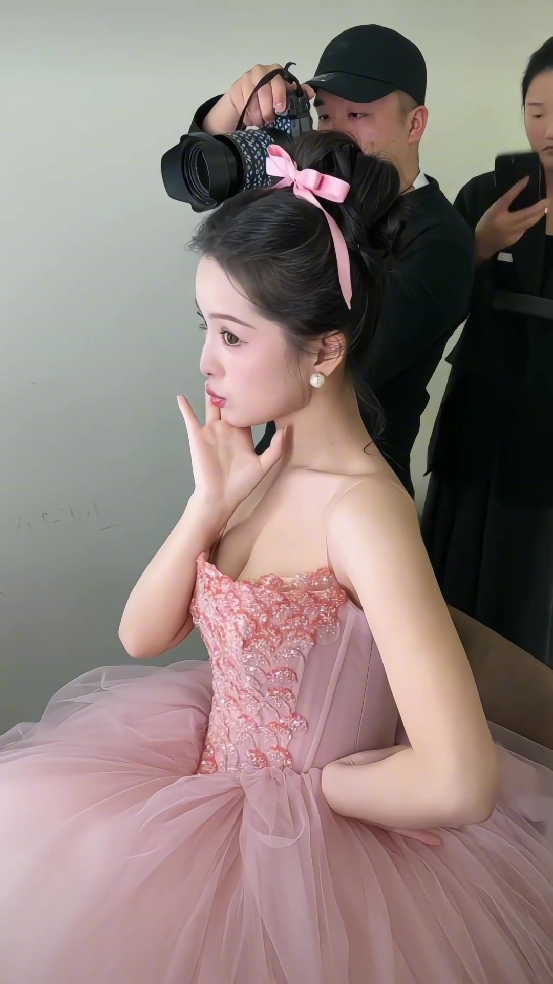 看来她对今天的妆容很满意呀~