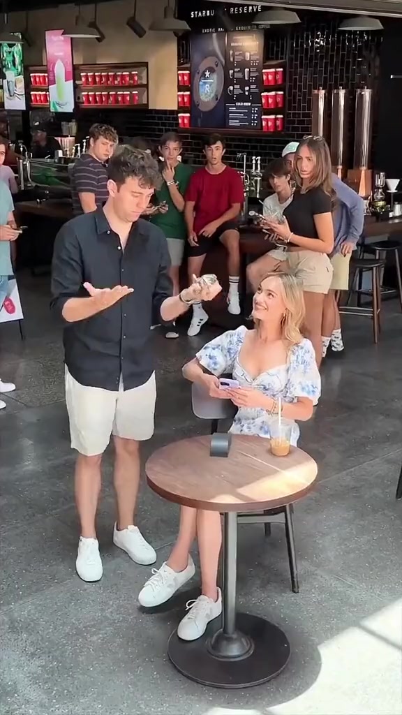 这技巧学会了，但这样的小姐姐请问哪里找？