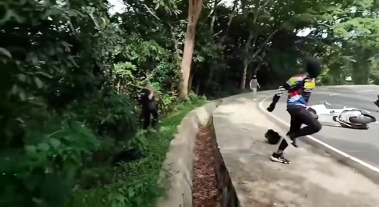 给大哥撞懵逼了，左走右走都不知道自己要干啥