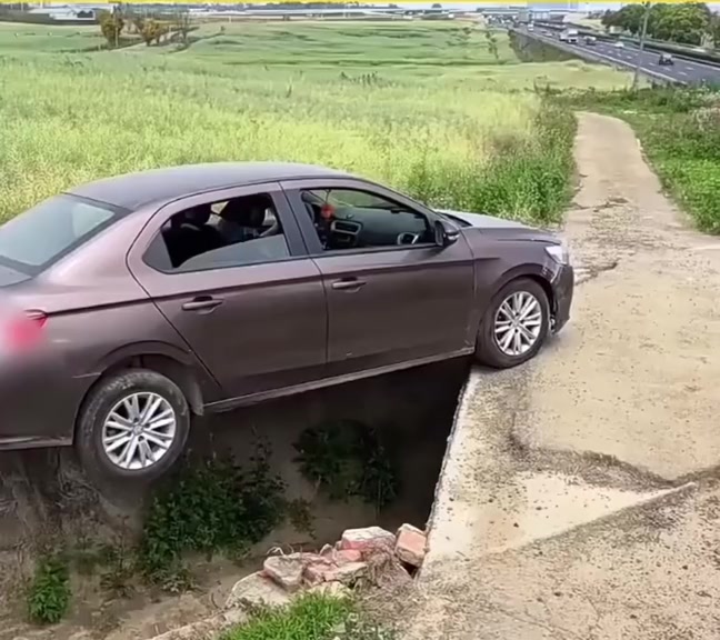 苍天啊，这是哪位大神在开车