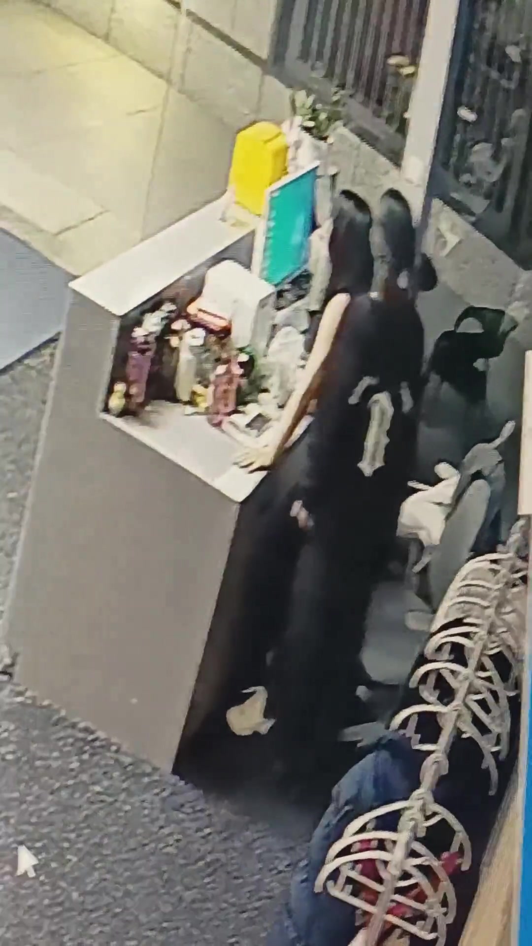 刷新认知了！原来女同事 比男人更猥琐...