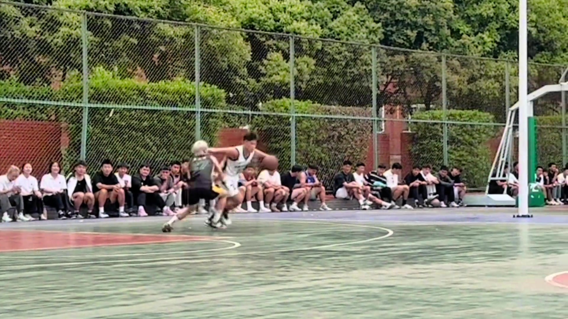 只有认真防守的人才会被放倒