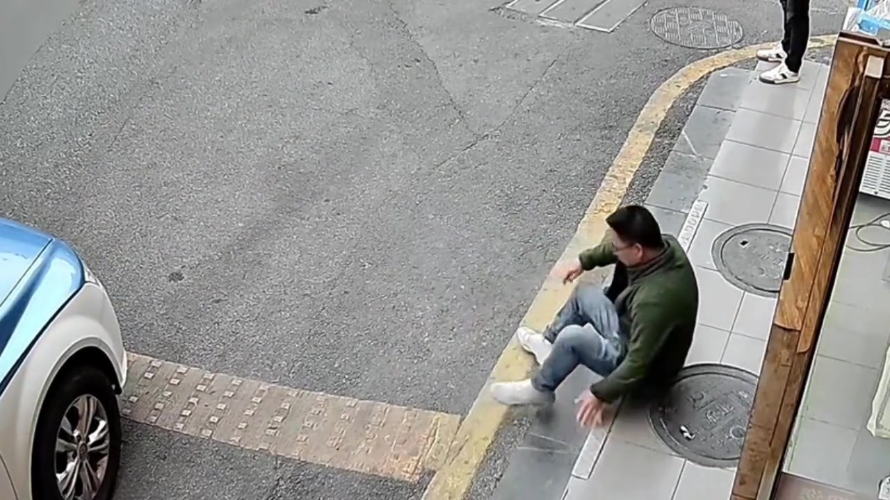 出租车：师傅，医院去不。