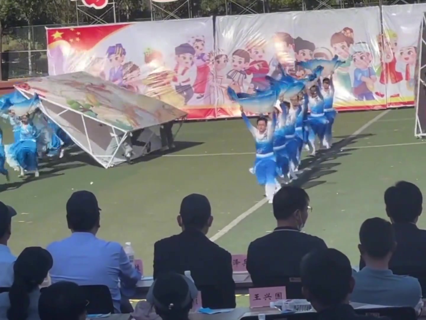 为学校捏了一把汗