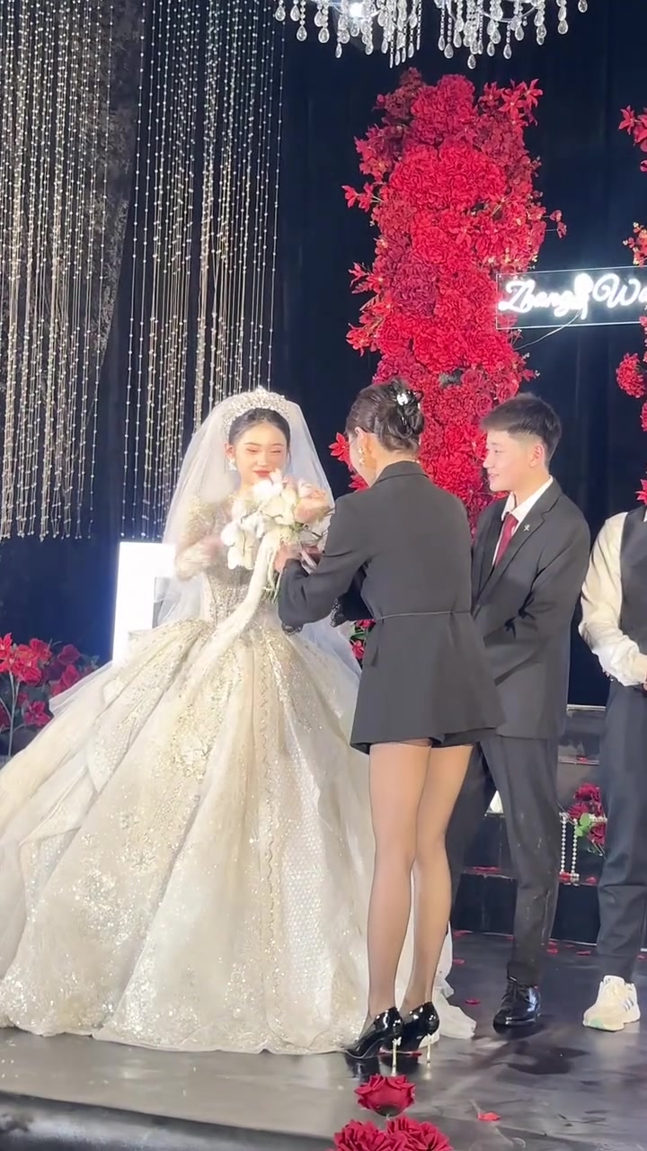 妹妹婚礼 姐姐霸气出场
