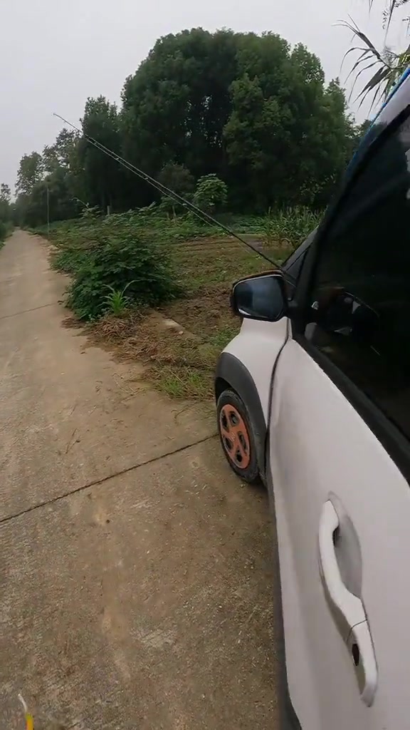 杆常断先生一声不吭的开车回家了