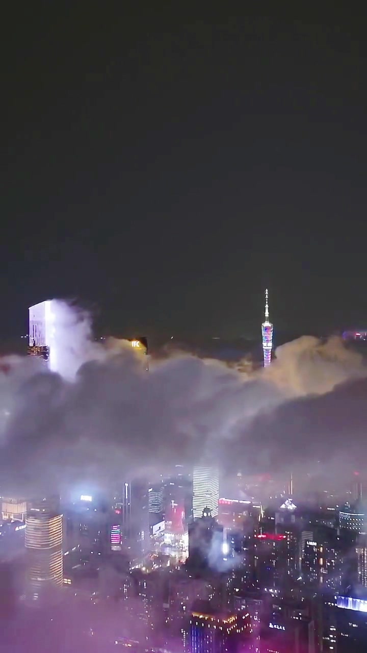 通过延迟摄影拍摄雷暴中的广州塔，太壮观了！