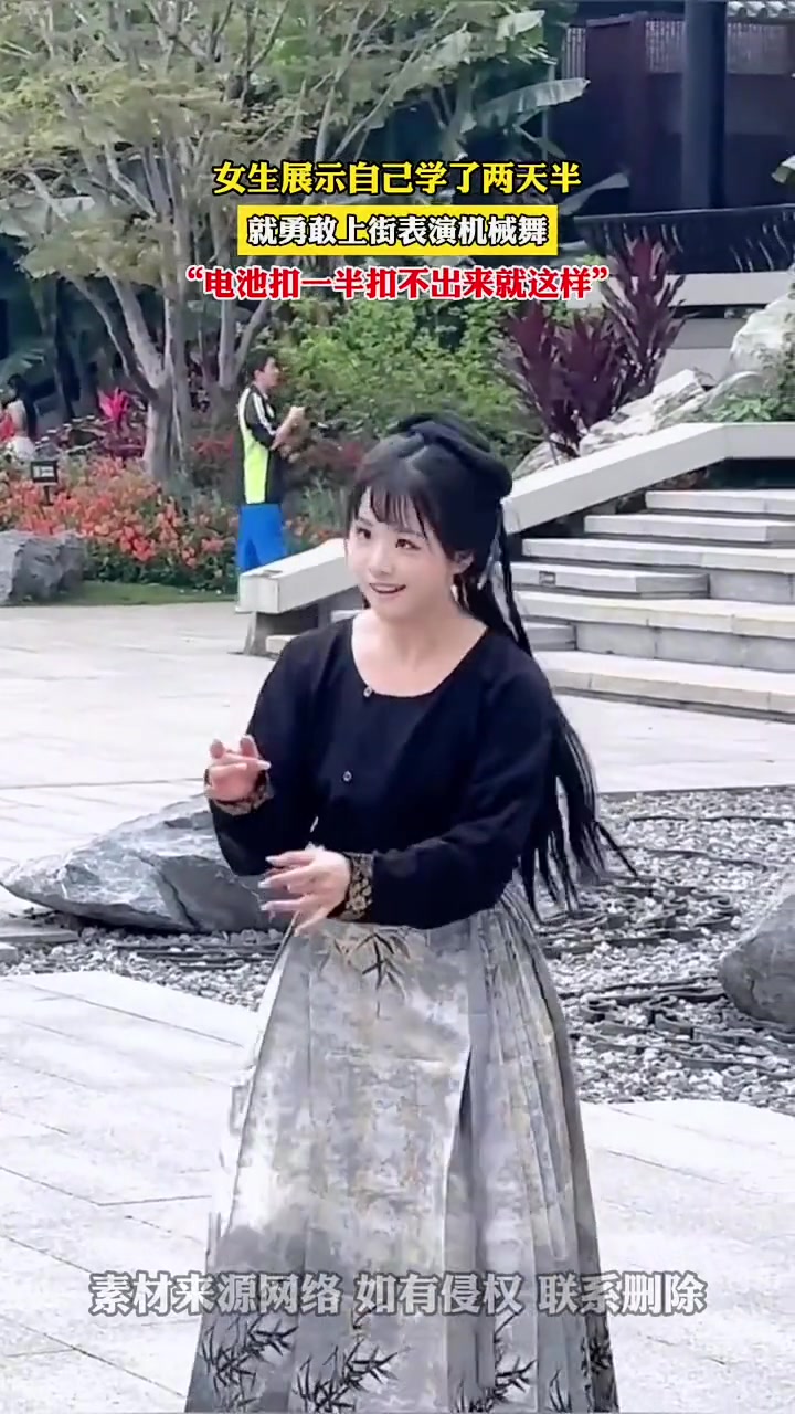 “电池扣一半扣不出来就这样”