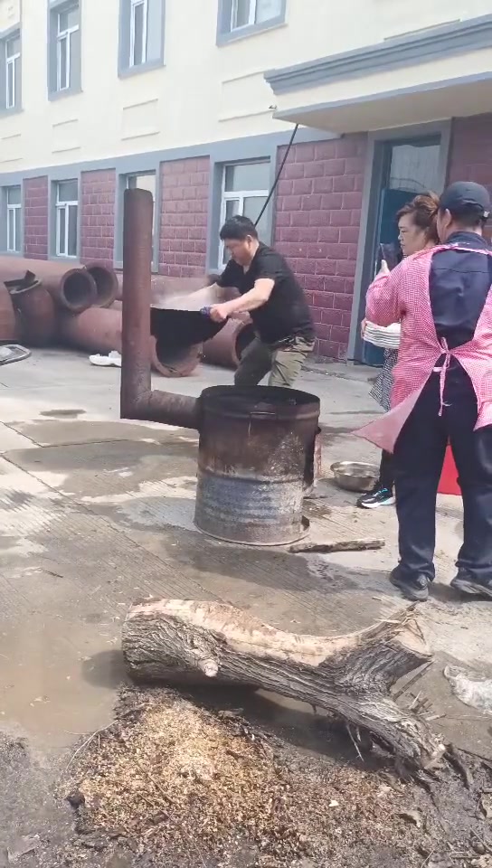 有勺子不用，显摆过头了吧