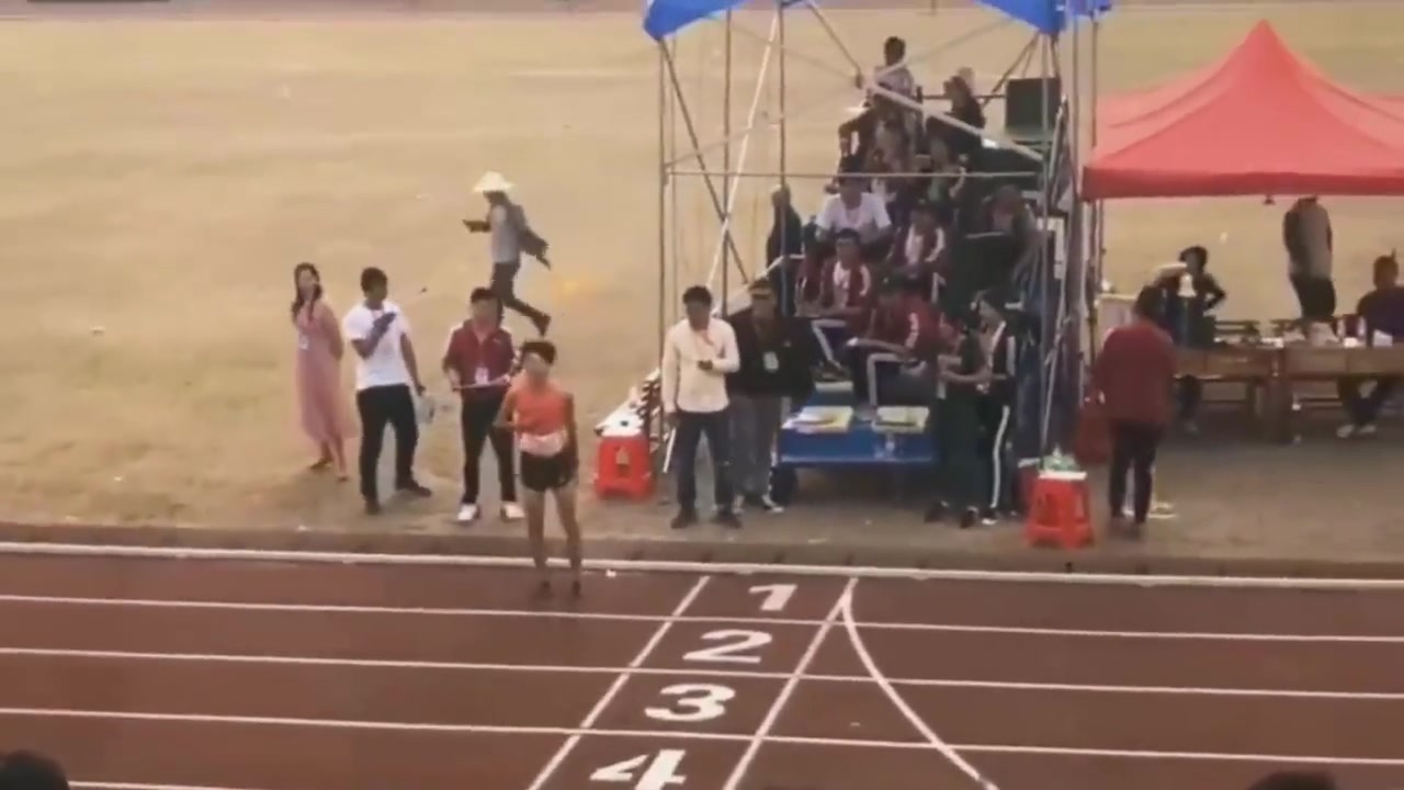 比赛你是赢了，可是人品上你输的一塌糊涂！