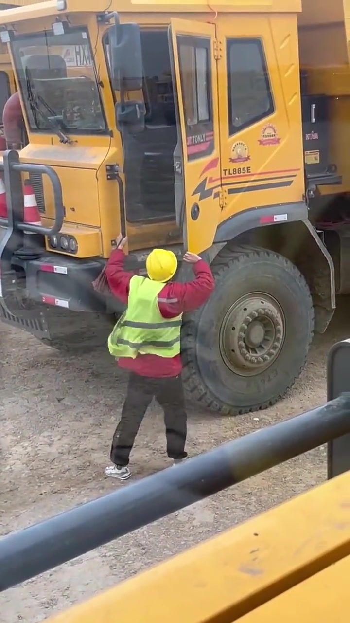 老板！车不让我上车，不是我不想上班！
