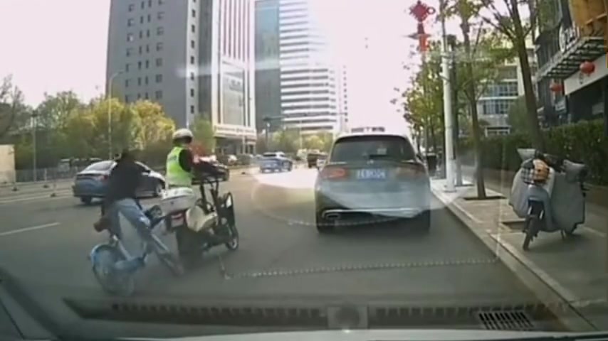 最快出警，居然是追尾。