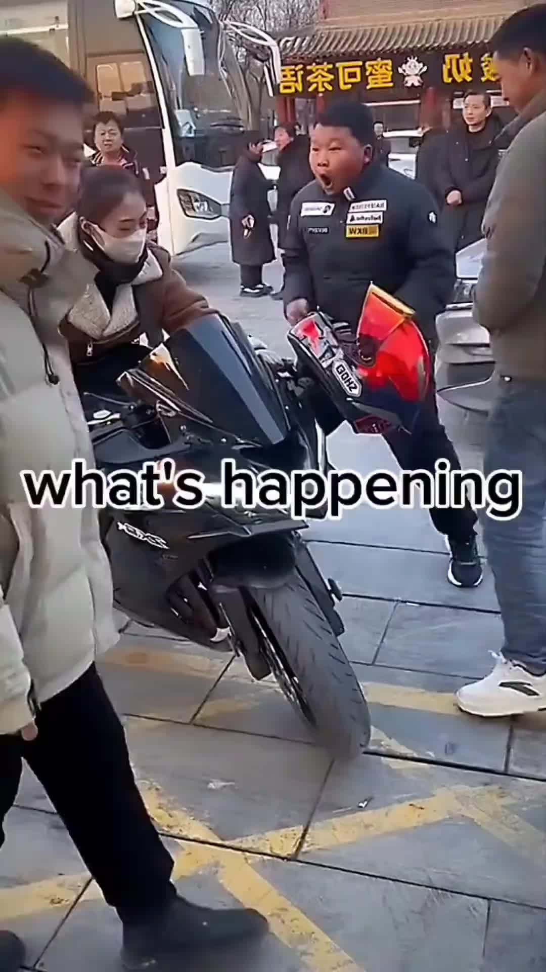 直接给他硬控了