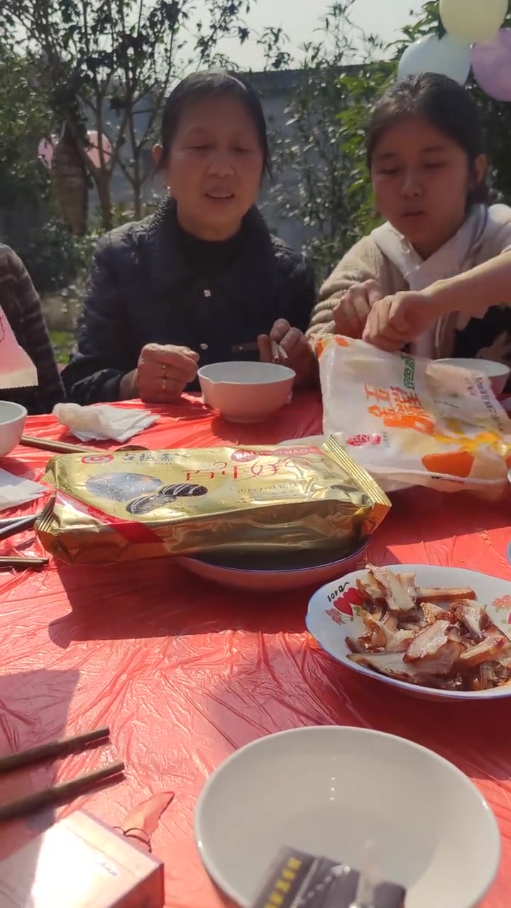 这样的席太无语了，好歹拆了包装再上上来啊！