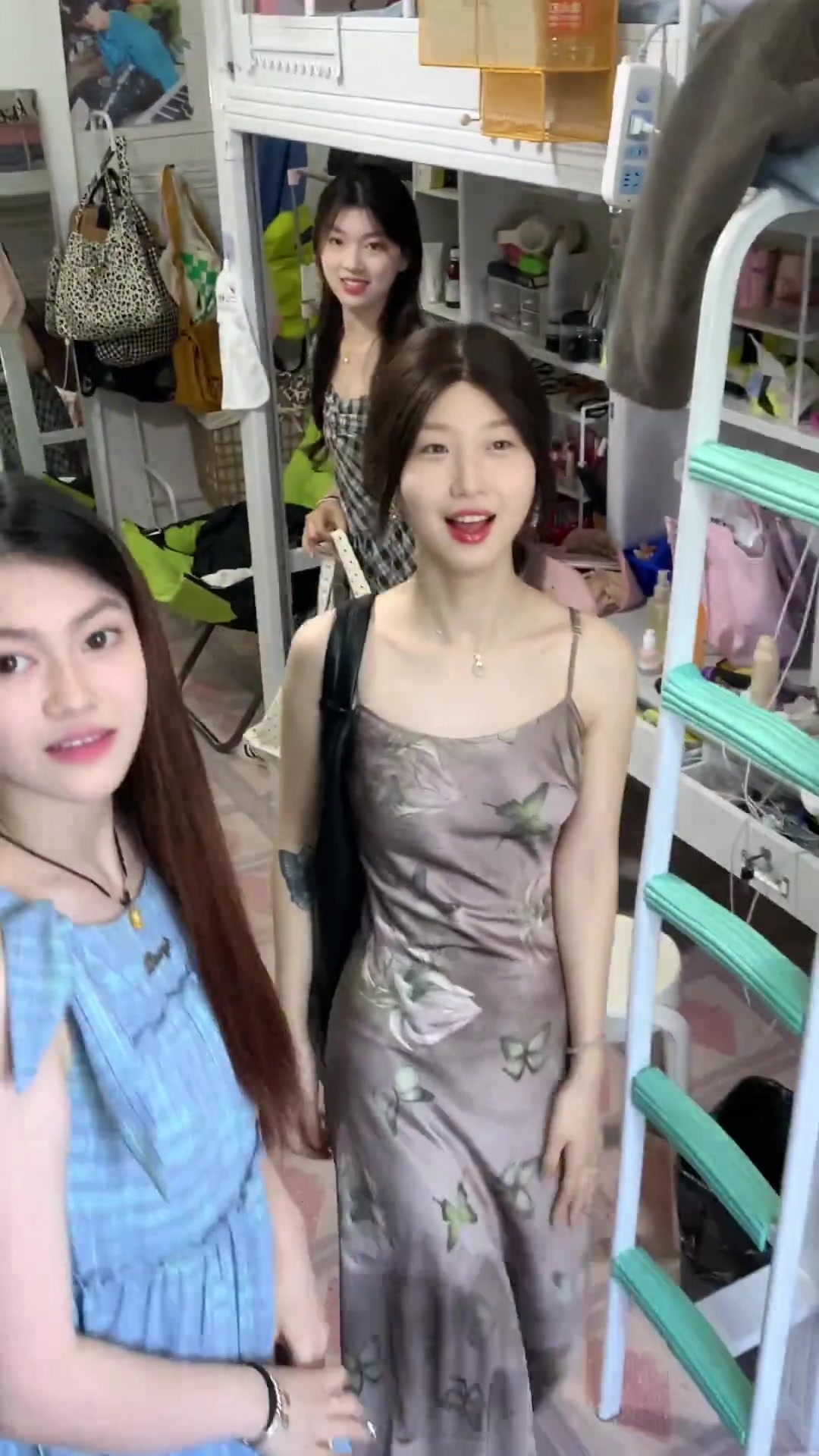 小姐姐第一次尝试新中式风格 惊艳了一宿舍人