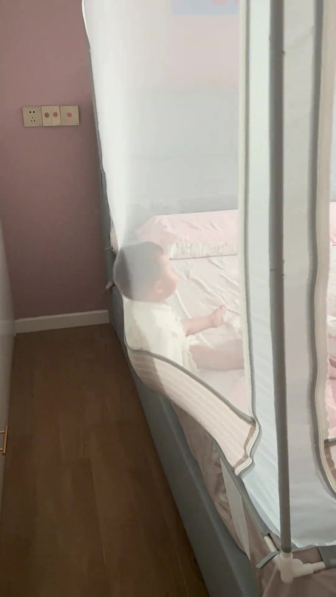 宝：试试妈妈买的蚊帐质量好不好
