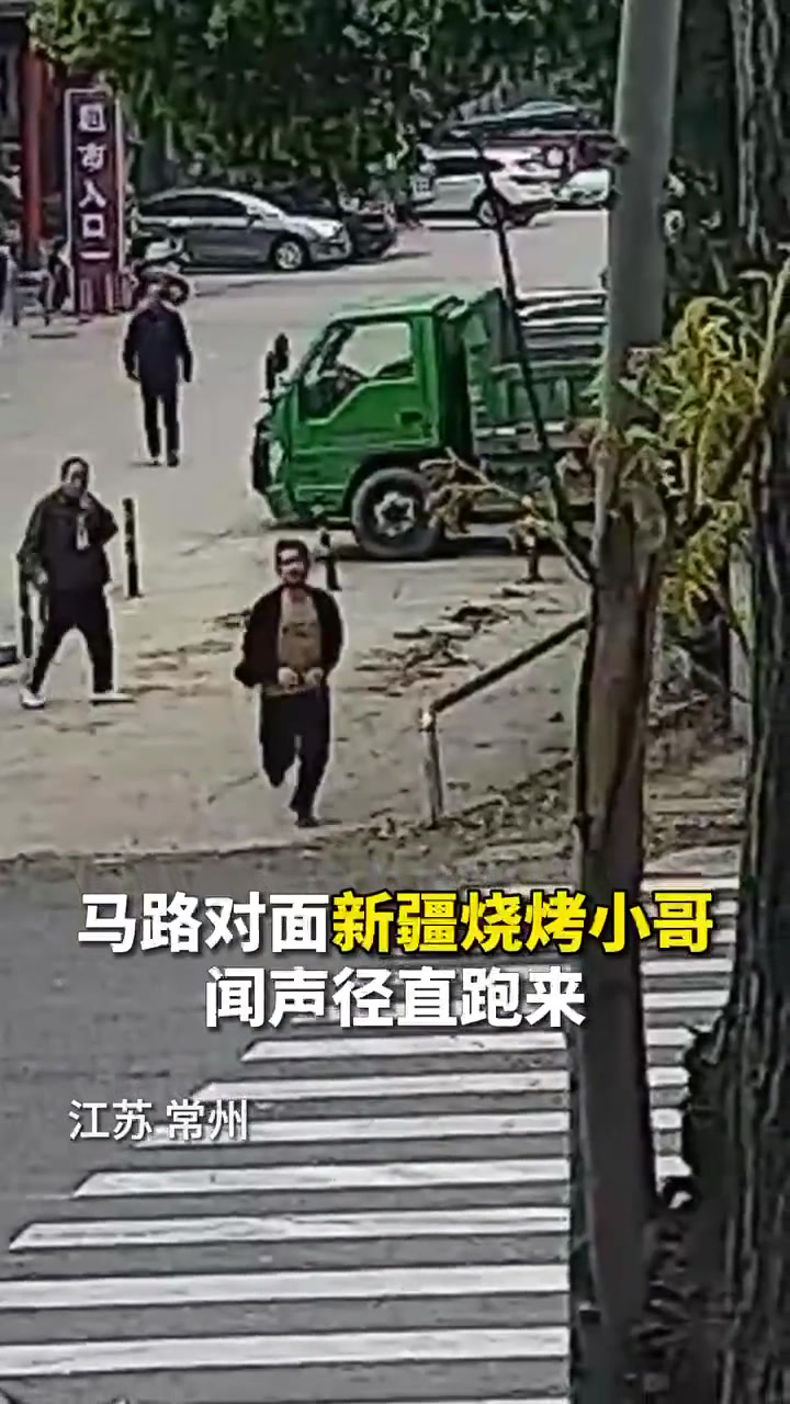 货车冲入河里，在常州的新疆烧烤哥直接跳下救人