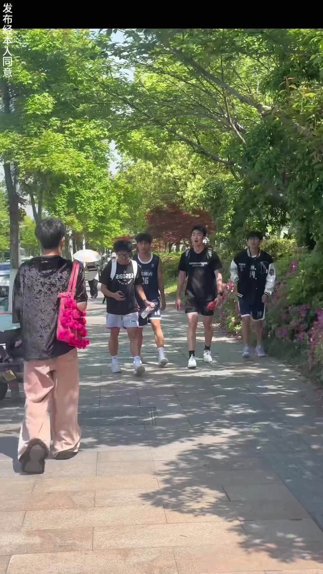 几个字就能让别人开心一整天的事，何乐而不为呢？