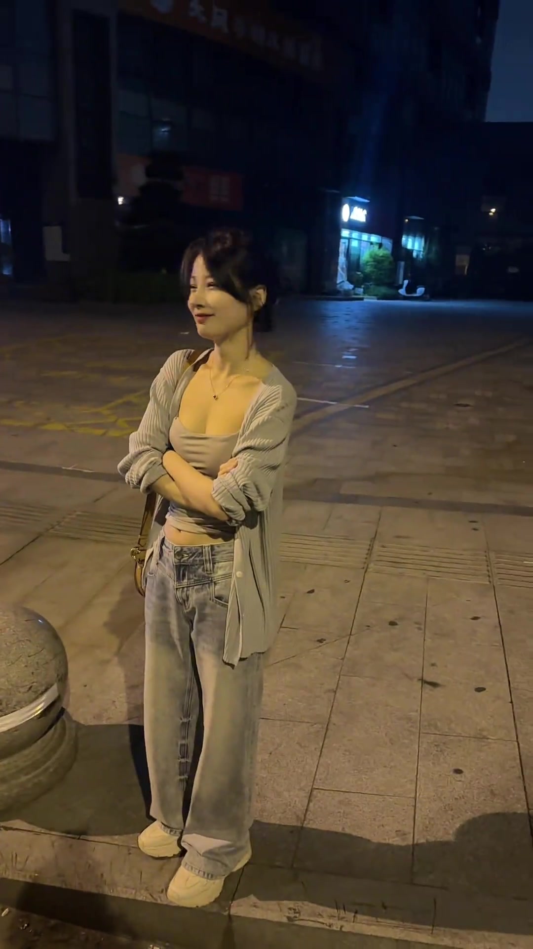 这段视频体现了穿搭的重要性