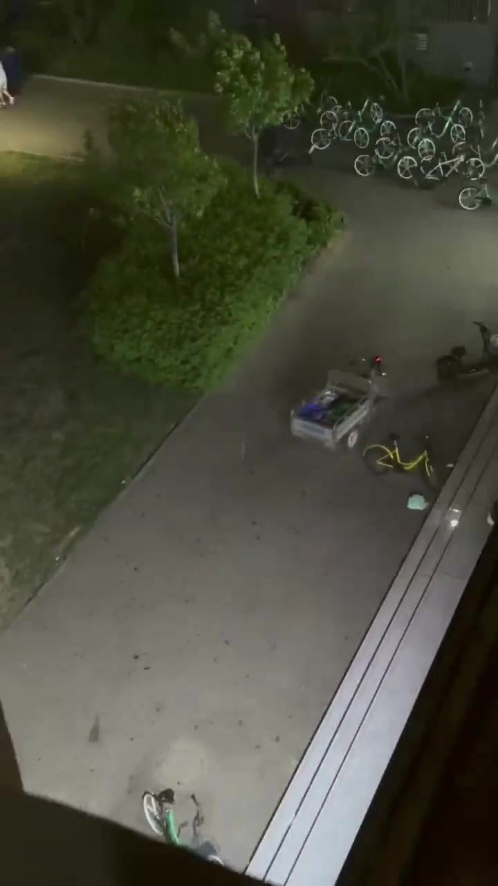 三轮车发疯啦！！无人驾驶的三轮车