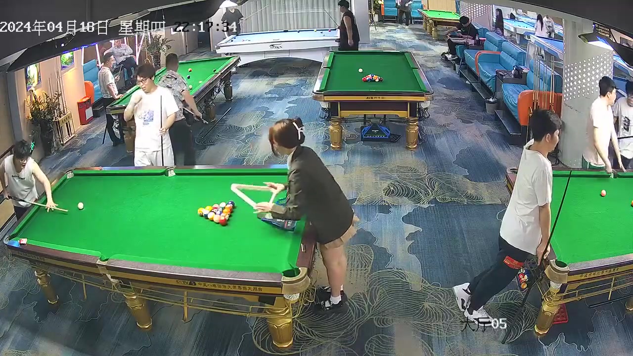 技术不好，不能等人走了再开球么