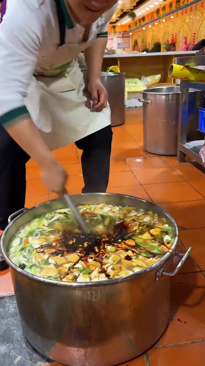 原来这一大勺老抽，才是这一锅的精髓啊...