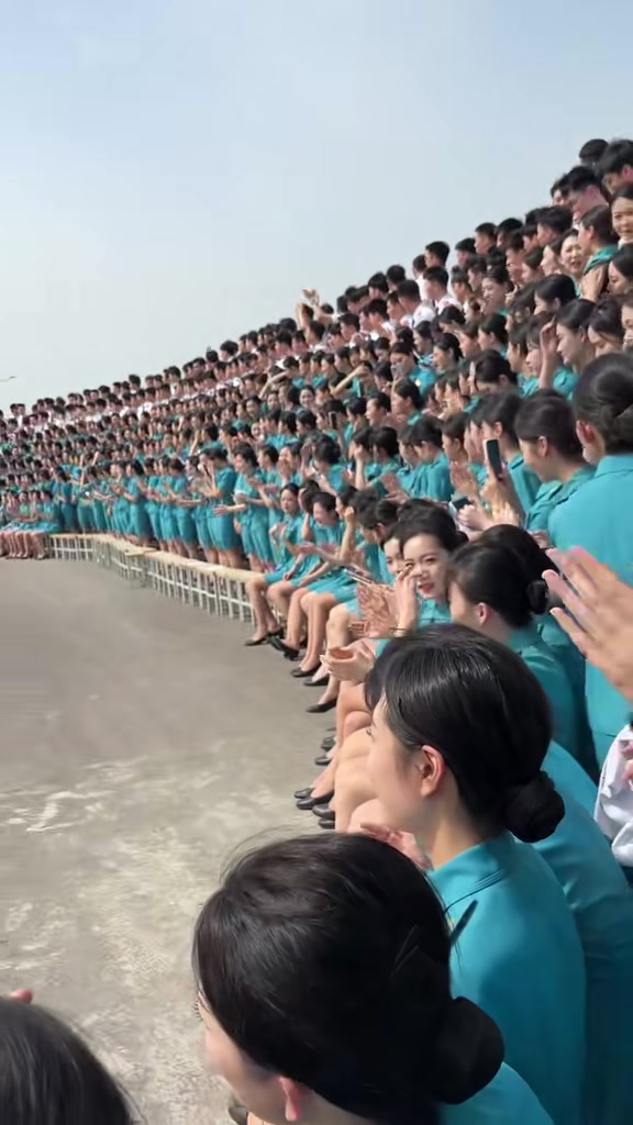 中国民航大学毕业典礼，这一排腿