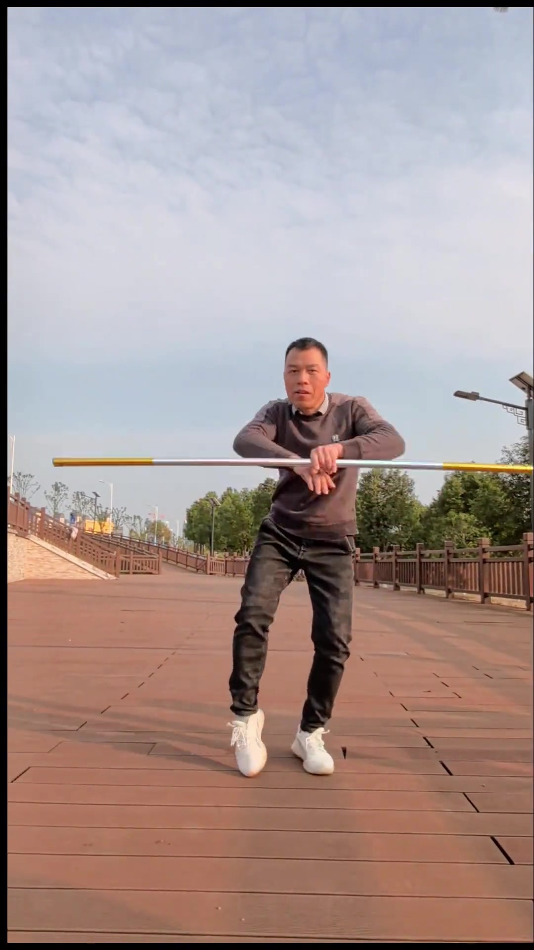 人才 真是齐天大圣转世了 把棍子耍成精了