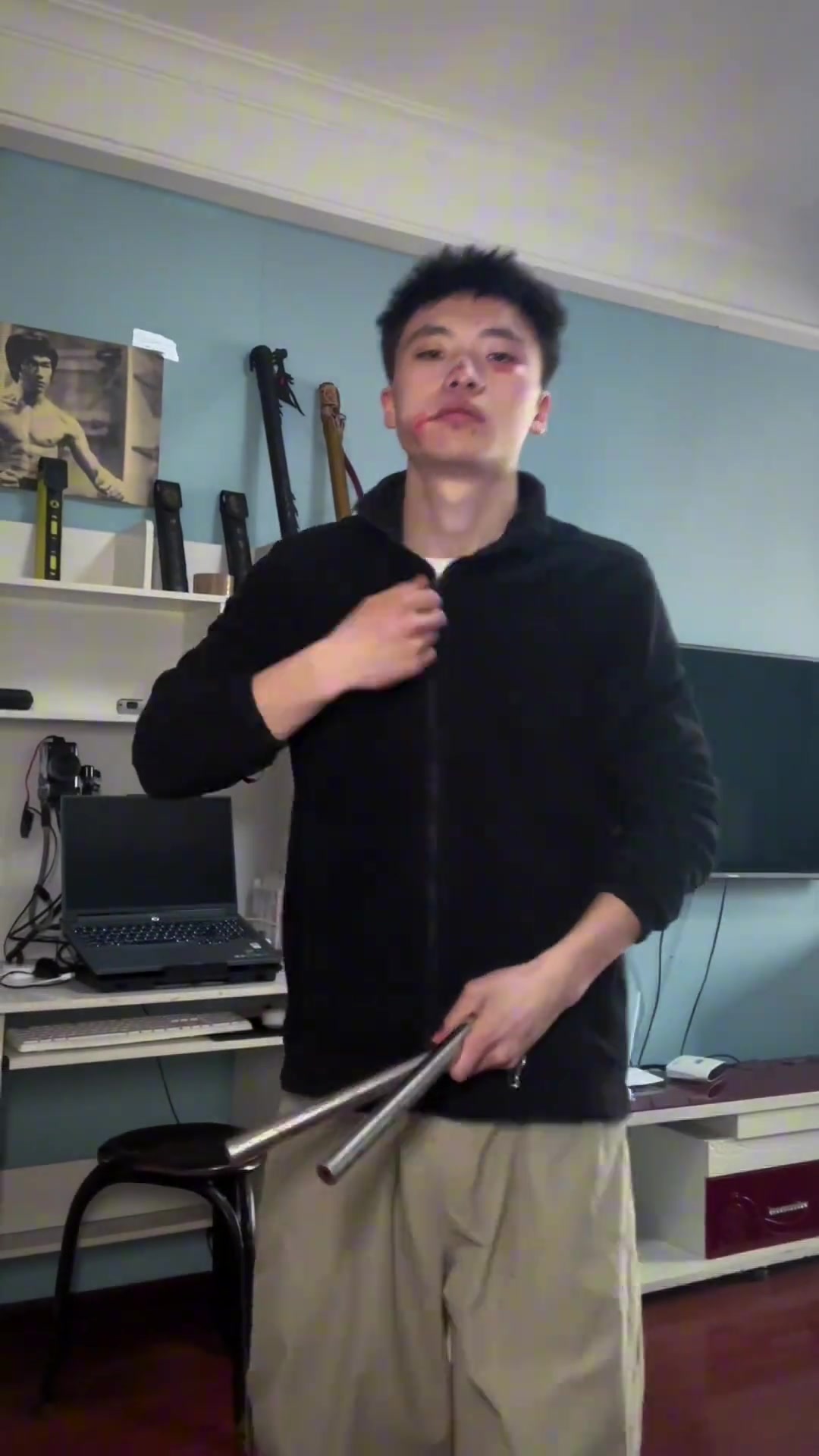 李小龙传人？ 请问脸上的是练习的时候自己打的吗？