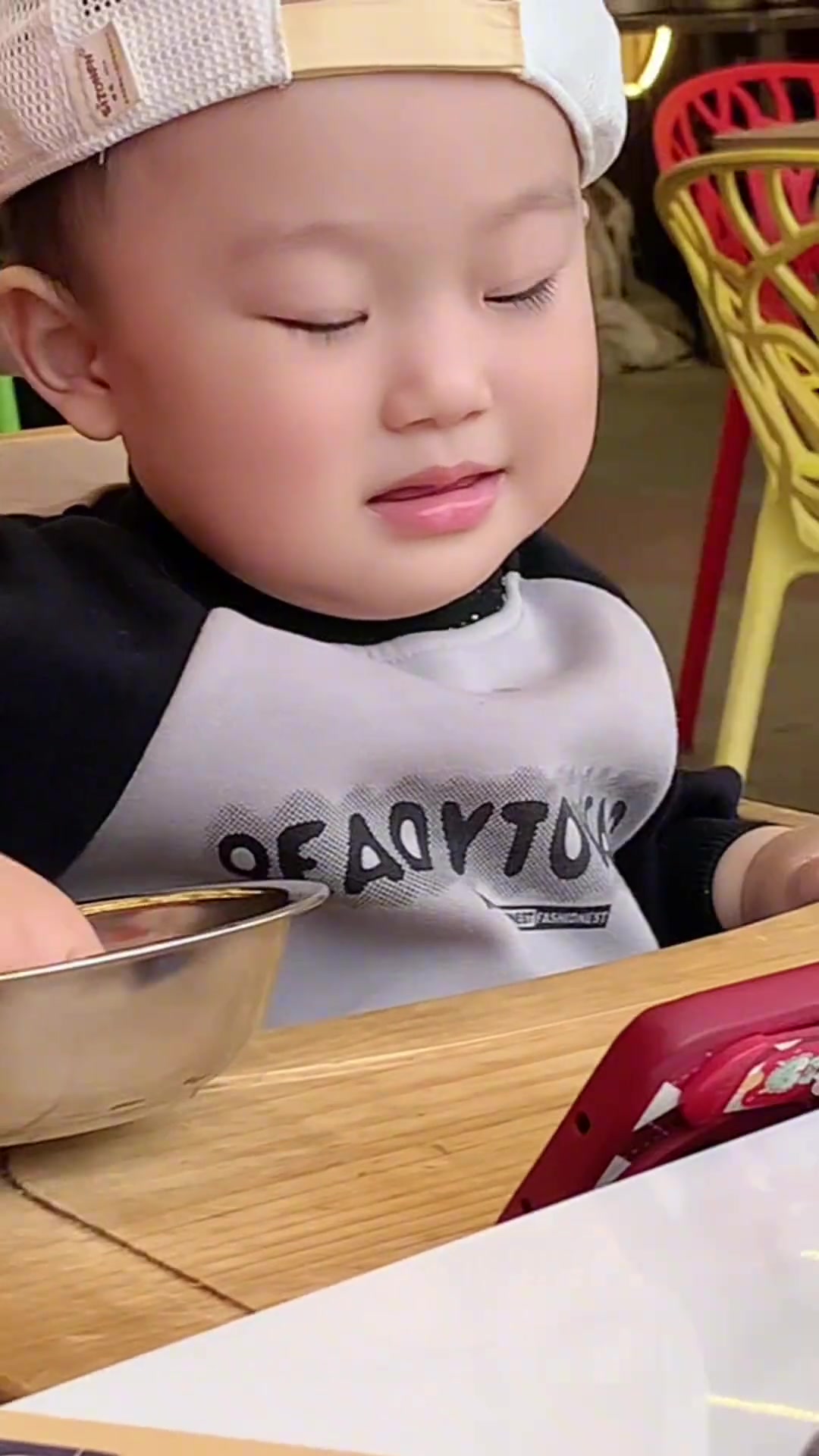 我的饭饭呢 你还想动画片糊弄我多久 ！