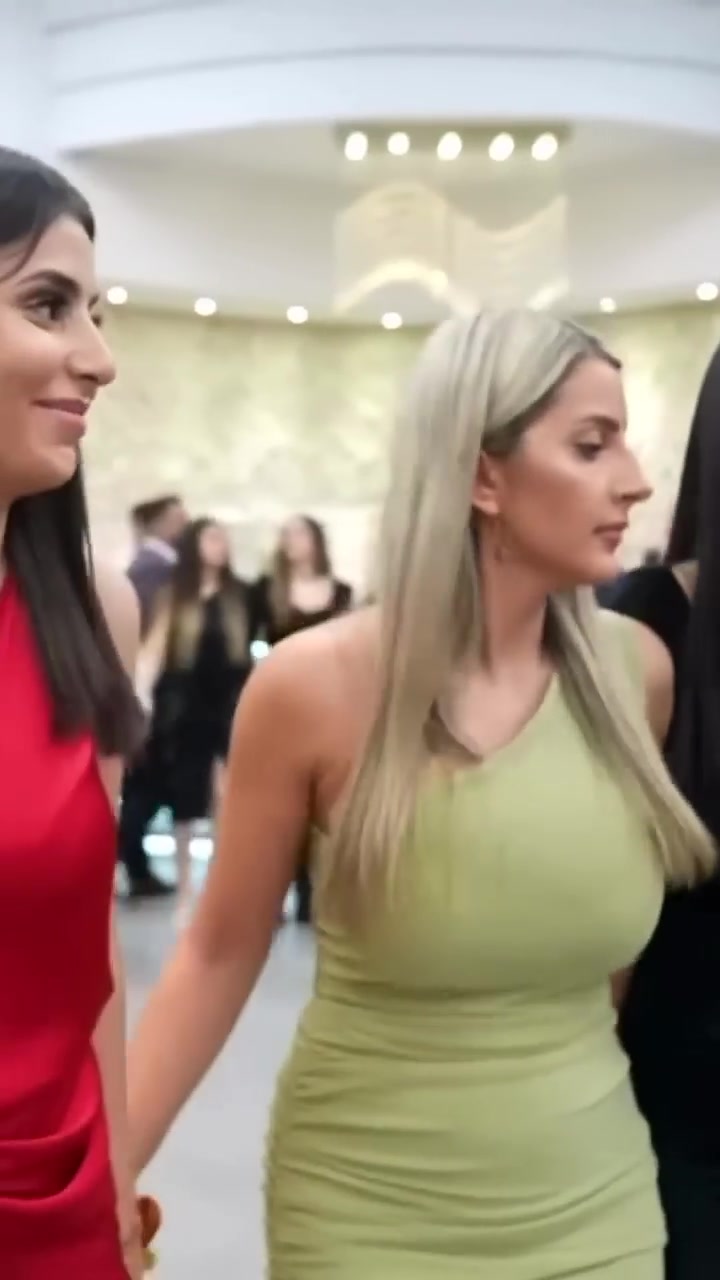 在所有美女中有些人是要更加吸引眼球