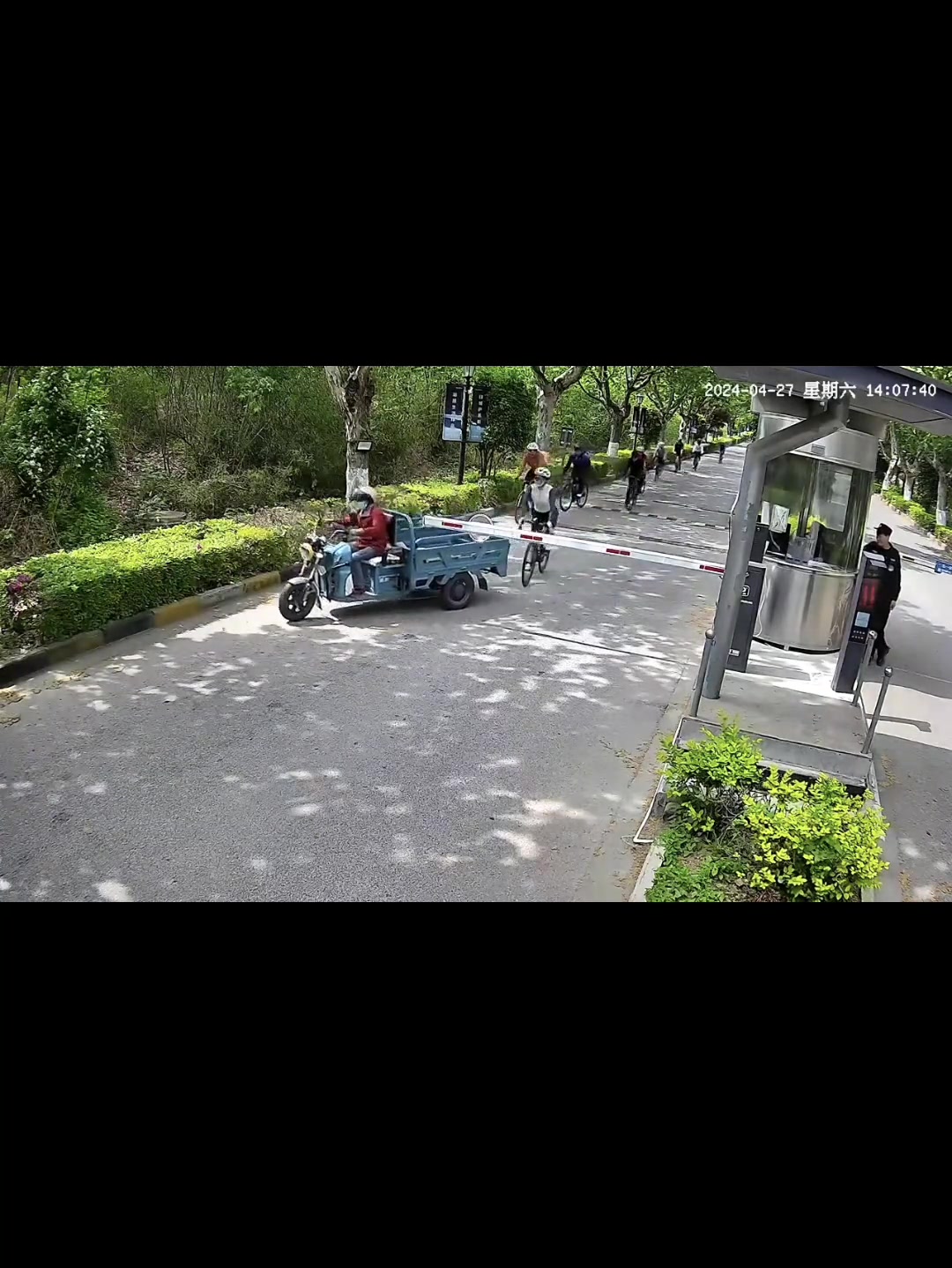 冲线第一名，奖金负800