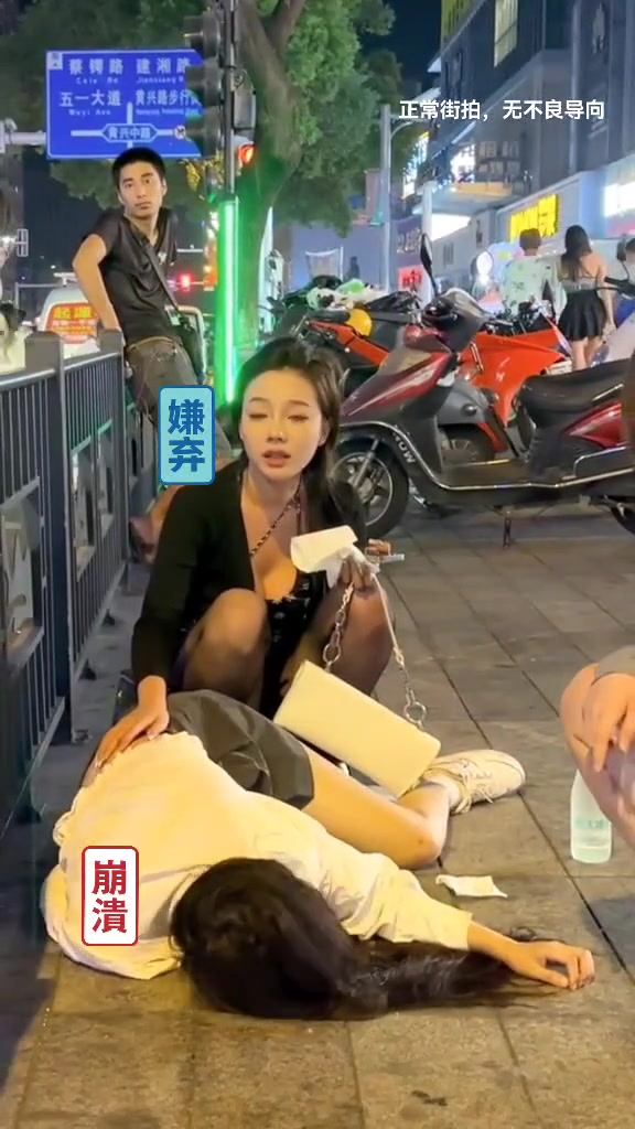她喝不了一点还硬刚！闺蜜在一旁冷眼..