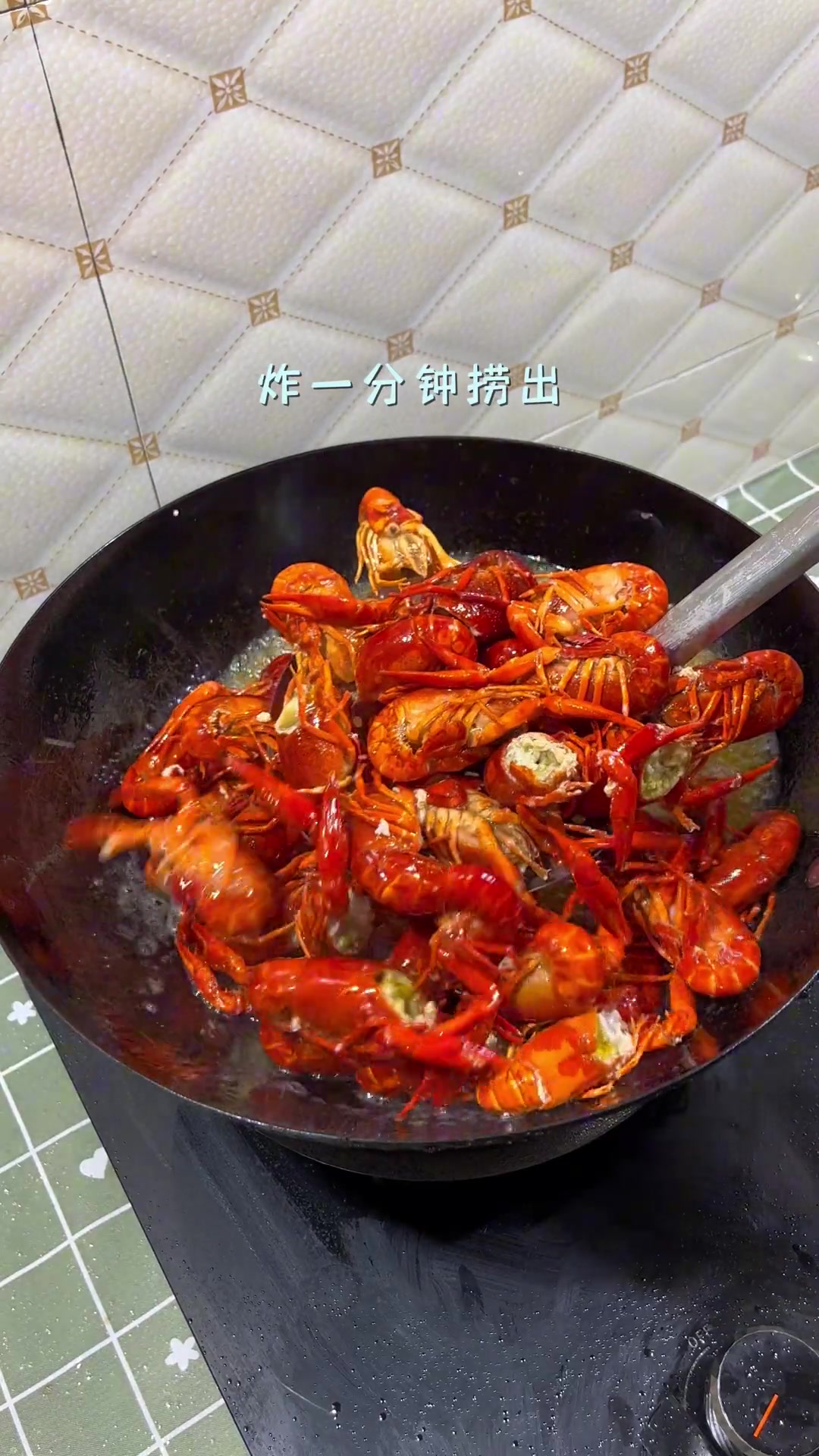 快艾特一个能请你吃夏天第一顿小龙虾的人