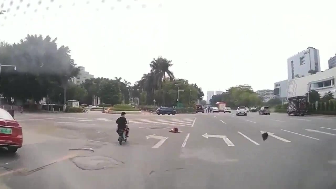 我让你把耳朵捡起来！