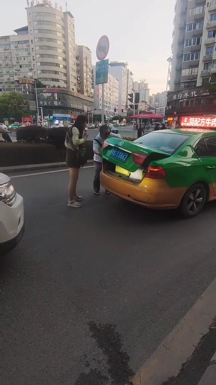 师傅，你这车咋这么脆皮