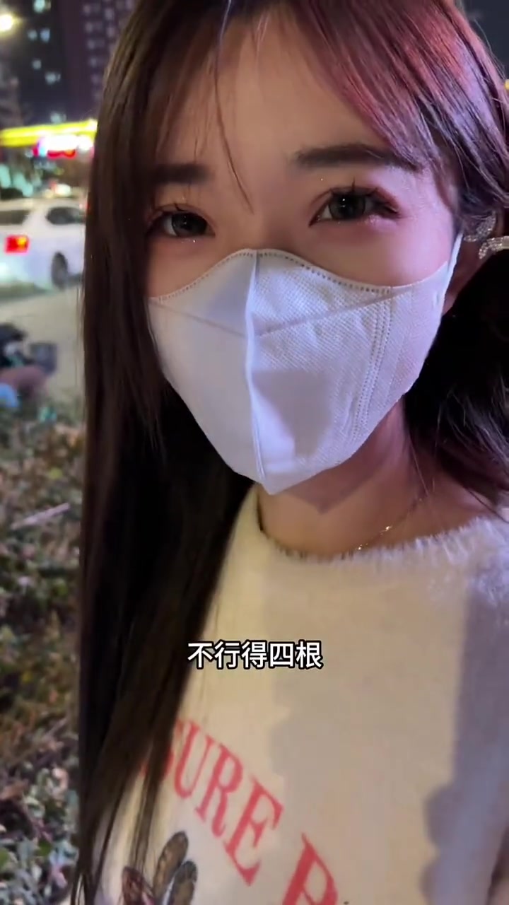 得四根烤肠才能当你女朋友！
