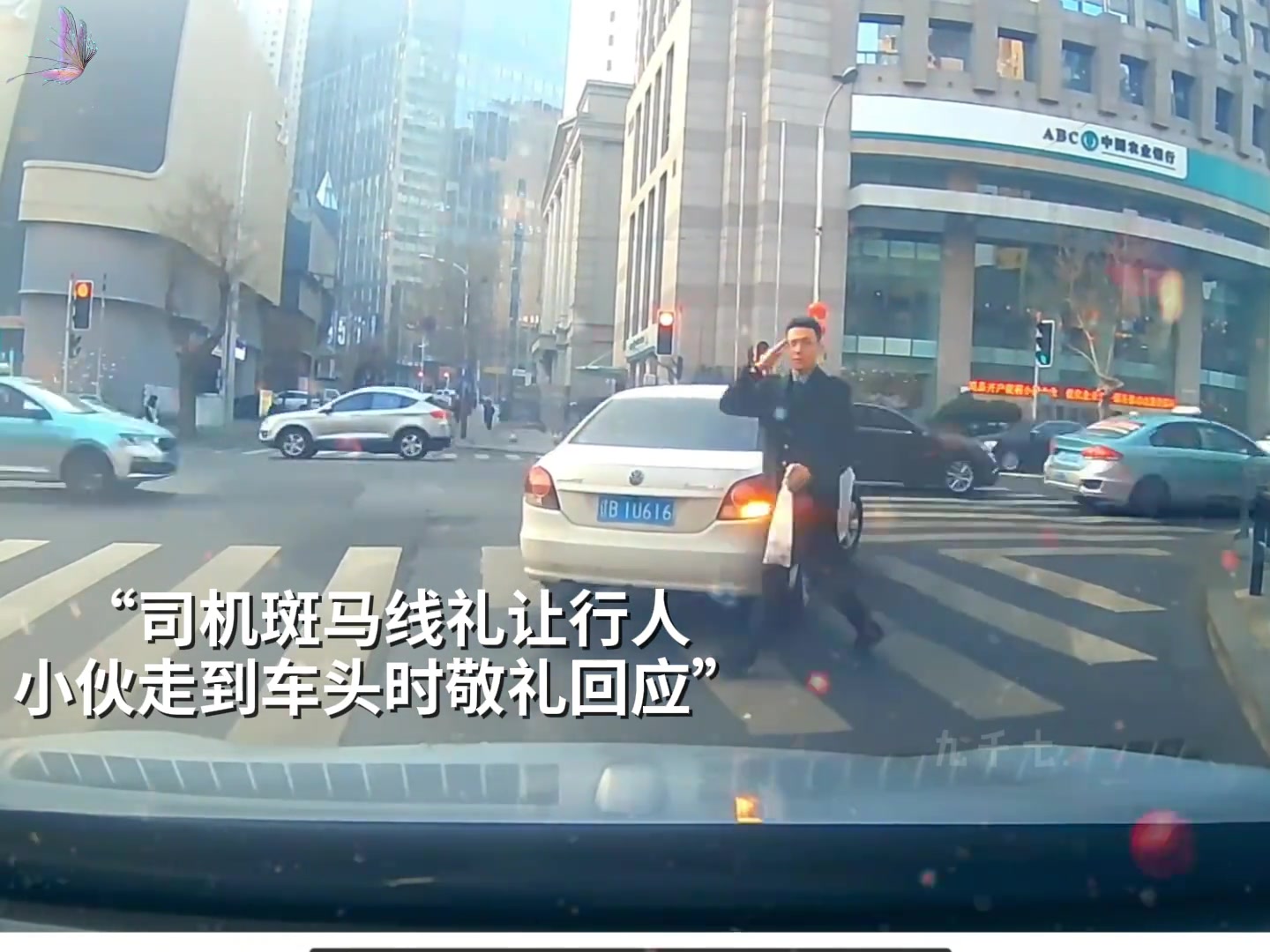 世界破破烂烂，但总有人缝缝补补，人间总有温情