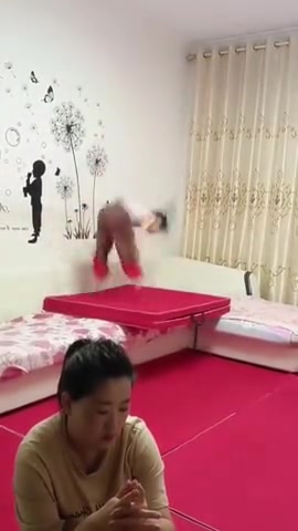 女儿都卡Bug了还搁这发呆呢