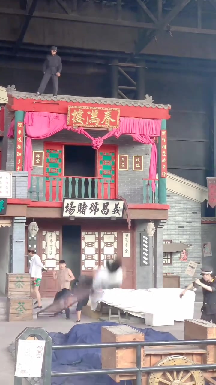 这得有五米吧！真摔啊！太敬业了
