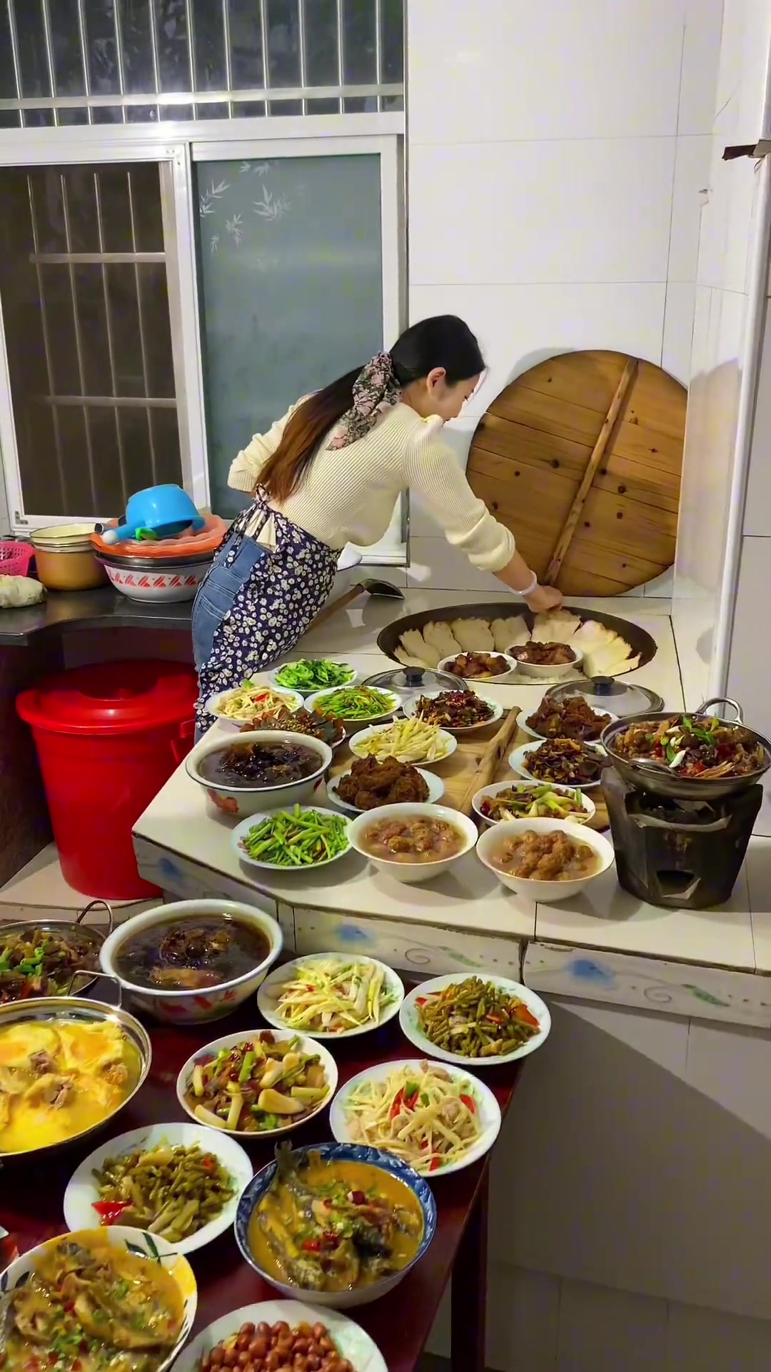 材火灶做出来的美食是机器无法替代的
