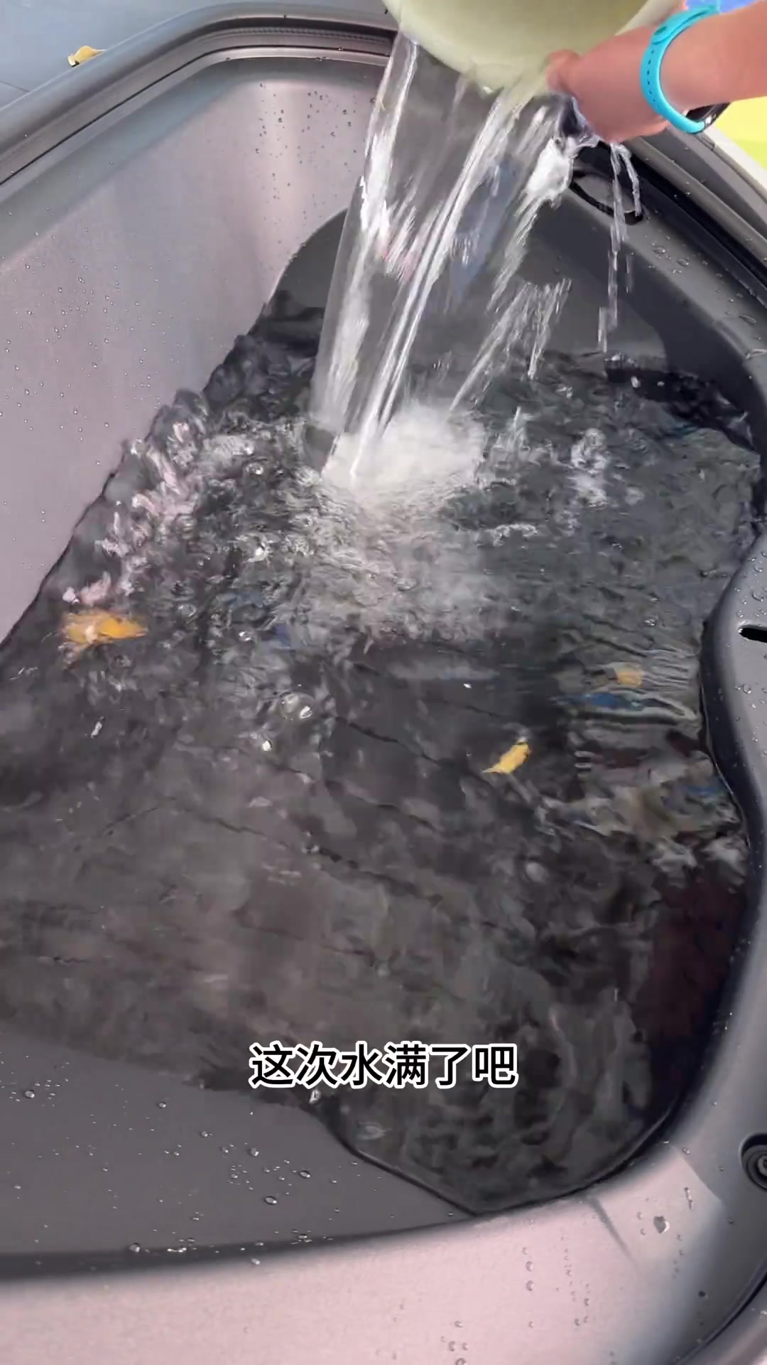 小米SU7前备箱能装鱼吗？
